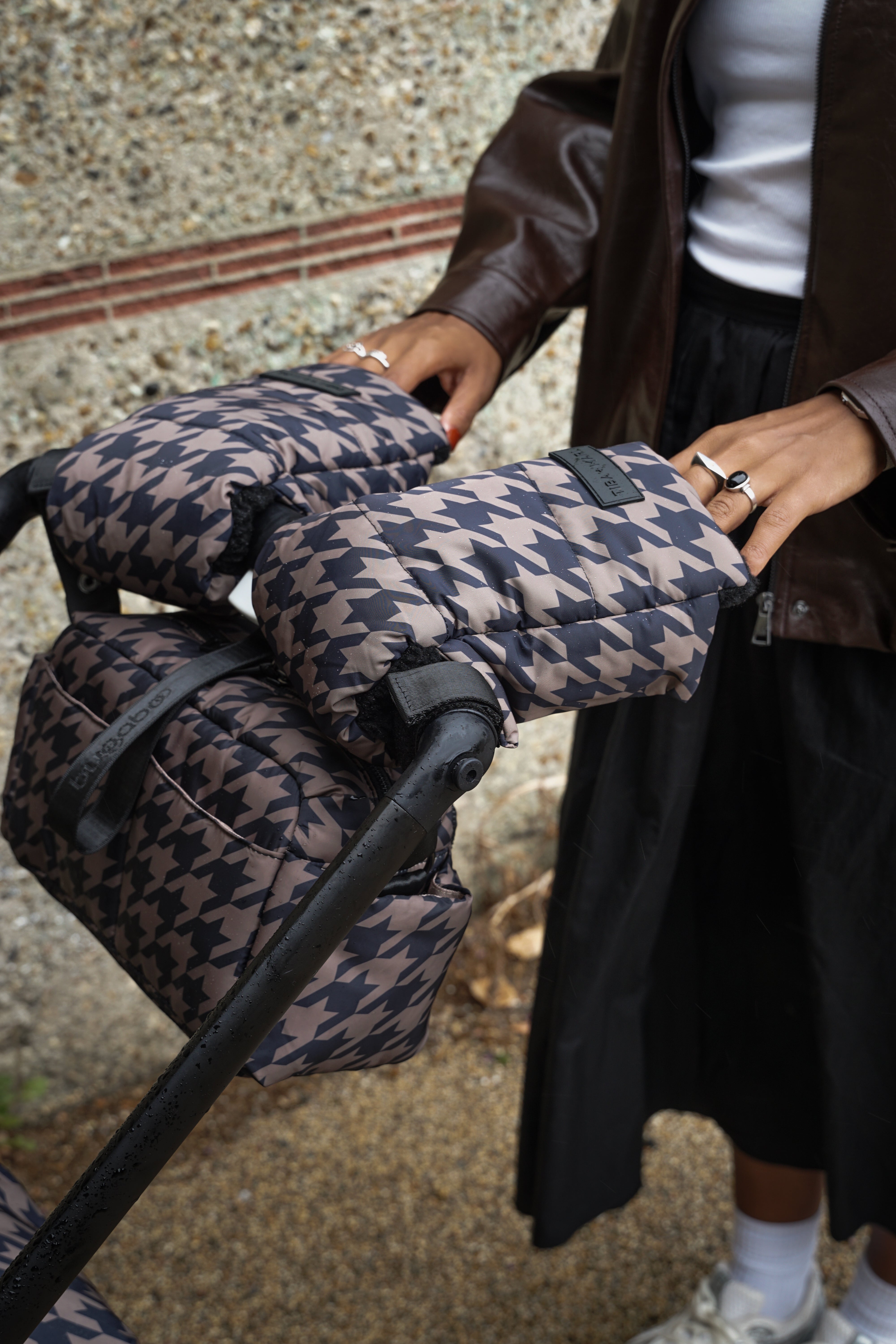 Universal Buggy Handmitts Houndstooth Print