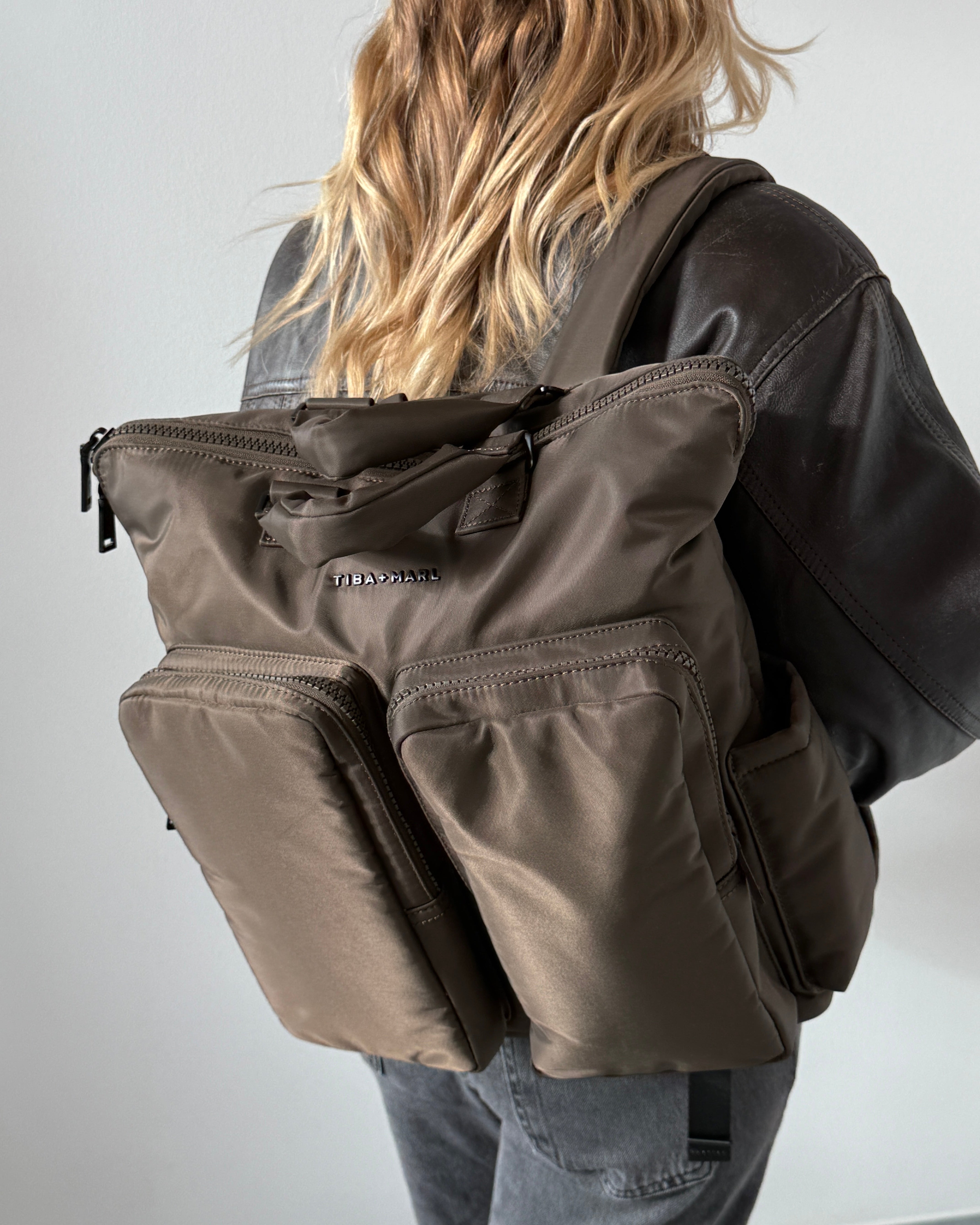 Ozzy Changing Tote / Backpack 2.0 Chocolate