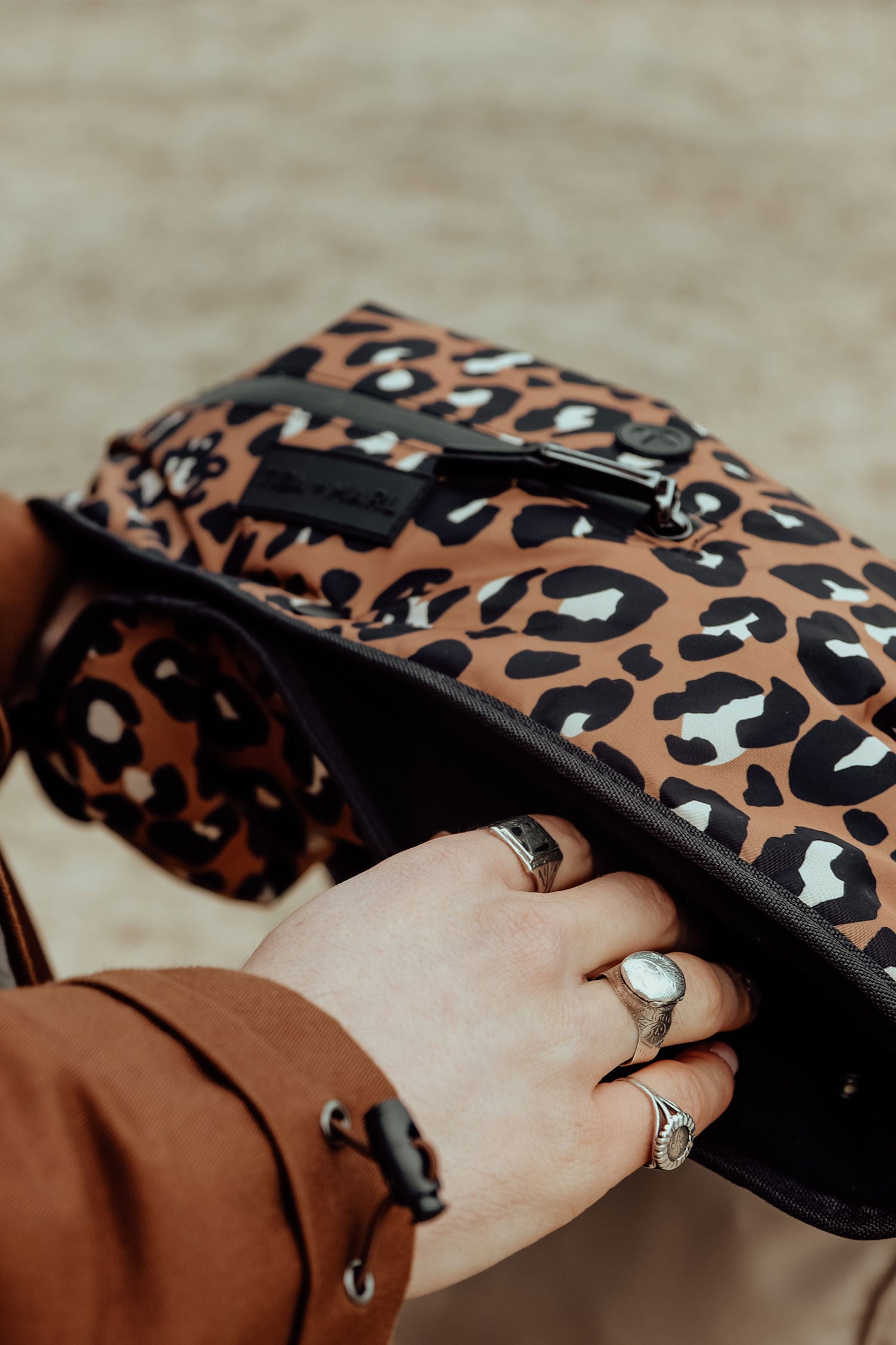 Universal Buggy Handmuff Rust Leopard